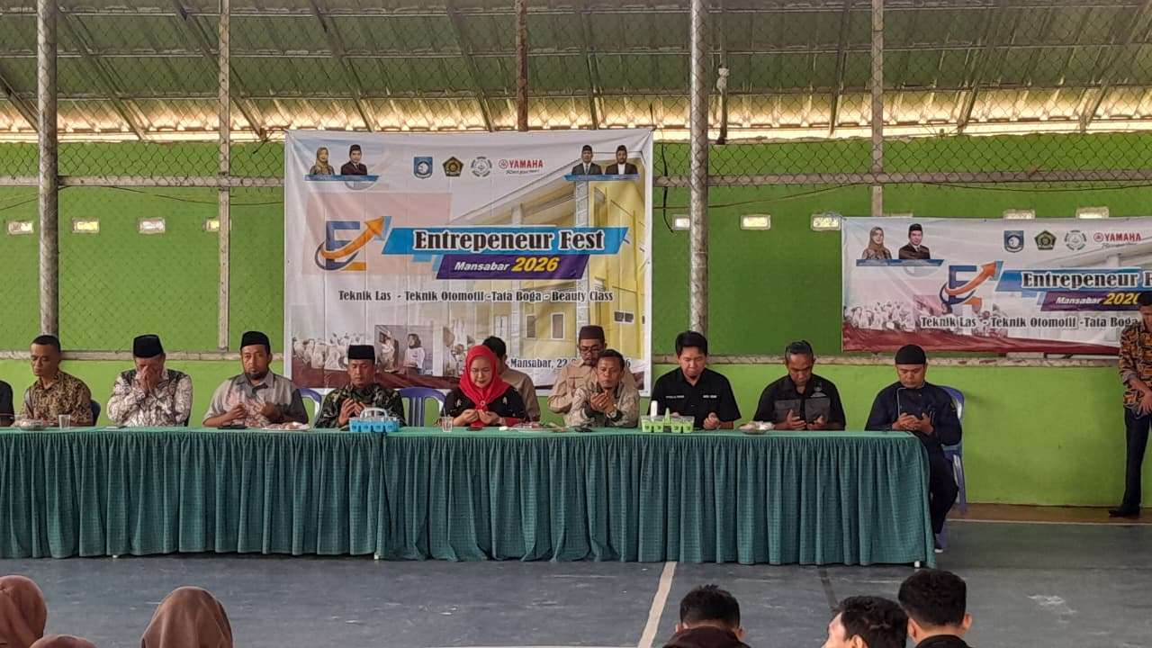 DKUP HADIR ACARA ENTREPENEUR FEST DI MAN 1 BABAR