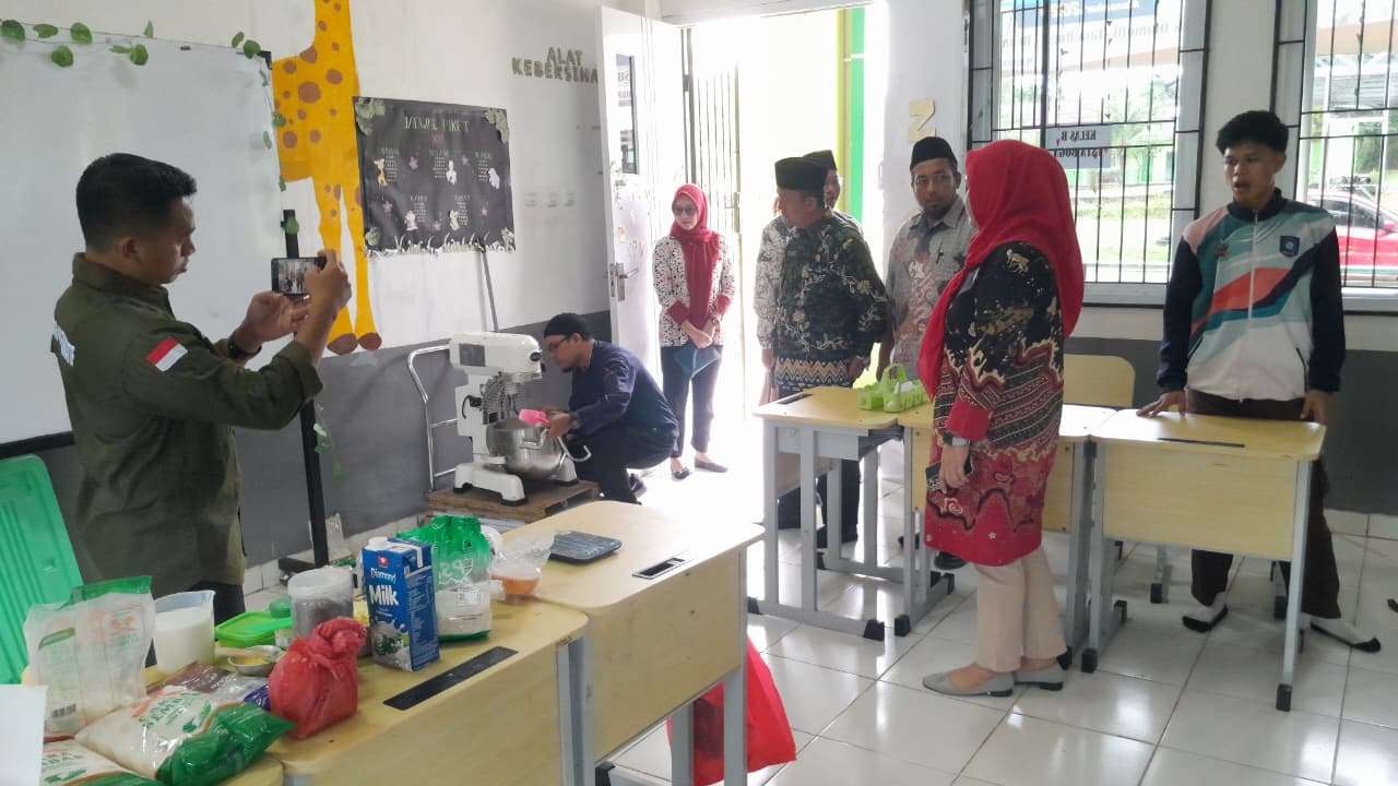 DKUP HADIR ACARA ENTREPENEUR FEST DI MAN 1 BABAR
